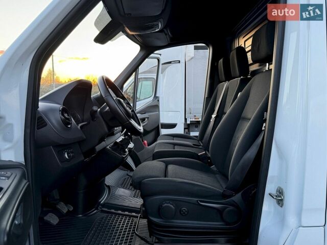 Белый Мерседес Sprinter, объемом двигателя 3 л и пробегом 236 тыс. км за 31000 $, фото 29 на Automoto.ua