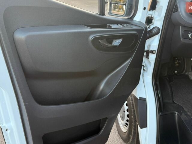 Белый Мерседес Sprinter, объемом двигателя 2.2 л и пробегом 263 тыс. км за 25000 $, фото 31 на Automoto.ua