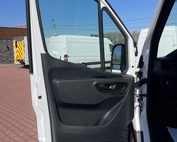 Белый Мерседес Sprinter, объемом двигателя 2.1 л и пробегом 193 тыс. км за 24250 $, фото 21 на Automoto.ua