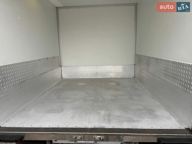 Белый Мерседес Sprinter, объемом двигателя 2.2 л и пробегом 242 тыс. км за 35800 $, фото 9 на Automoto.ua
