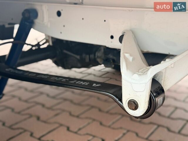 Белый Мерседес Sprinter, объемом двигателя 2.1 л и пробегом 356 тыс. км за 26500 $, фото 13 на Automoto.ua