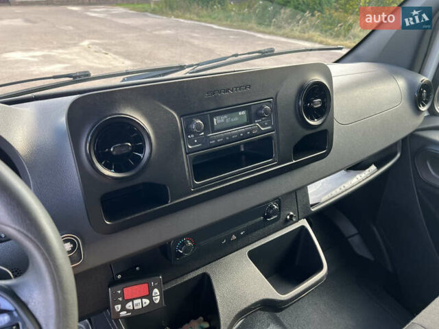 Белый Мерседес Sprinter, объемом двигателя 2.1 л и пробегом 275 тыс. км за 22700 $, фото 12 на Automoto.ua