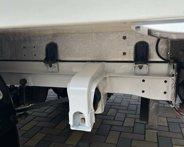 Белый Мерседес Sprinter, объемом двигателя 2.1 л и пробегом 275 тыс. км за 22500 $, фото 10 на Automoto.ua
