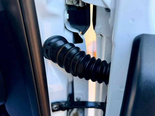 Белый Мерседес Sprinter, объемом двигателя 1.9 л и пробегом 212 тыс. км за 27860 $, фото 19 на Automoto.ua
