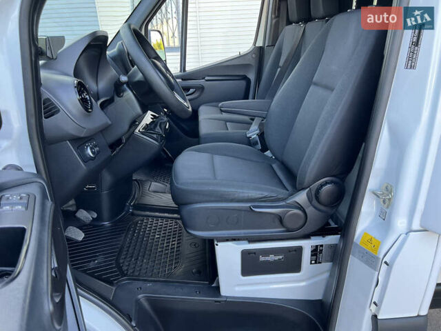 Белый Мерседес Sprinter, объемом двигателя 2.2 л и пробегом 273 тыс. км за 33500 $, фото 49 на Automoto.ua