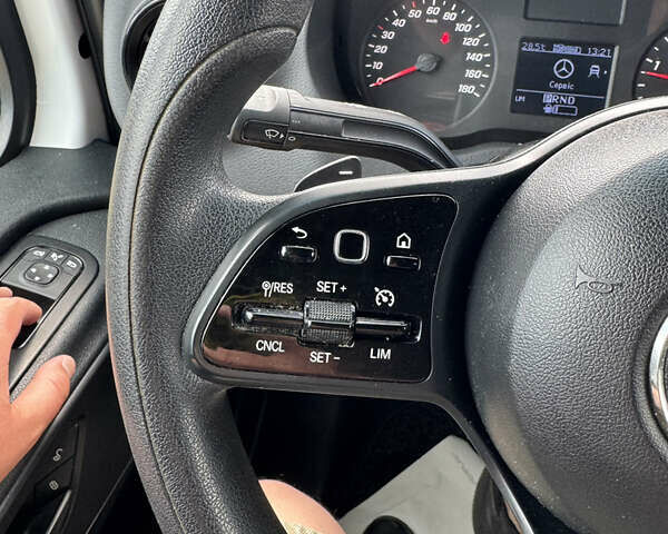 Белый Мерседес Sprinter, объемом двигателя 2.2 л и пробегом 210 тыс. км за 30800 $, фото 17 на Automoto.ua