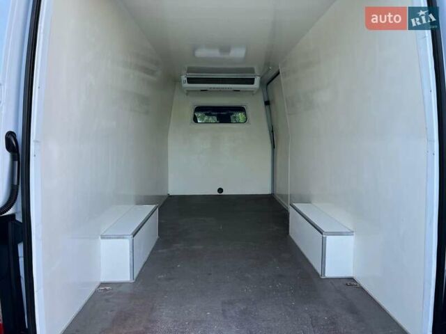 Белый Мерседес Sprinter, объемом двигателя 3 л и пробегом 279 тыс. км за 32999 $, фото 29 на Automoto.ua