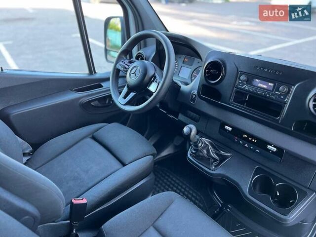 Белый Мерседес Sprinter, объемом двигателя 3 л и пробегом 279 тыс. км за 32999 $, фото 61 на Automoto.ua