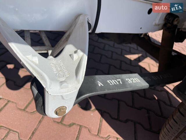 Белый Мерседес Sprinter, объемом двигателя 2.1 л и пробегом 193 тыс. км за 24250 $, фото 11 на Automoto.ua