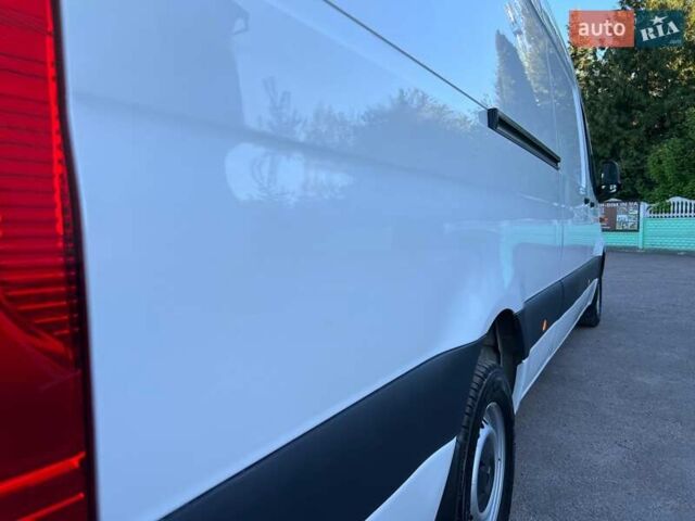 Белый Мерседес Sprinter, объемом двигателя 3 л и пробегом 279 тыс. км за 32999 $, фото 11 на Automoto.ua