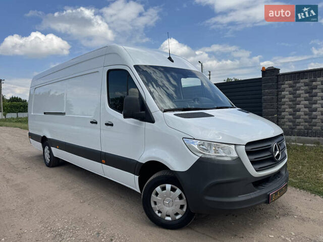Белый Мерседес Sprinter, объемом двигателя 2.2 л и пробегом 210 тыс. км за 30800 $, фото 2 на Automoto.ua