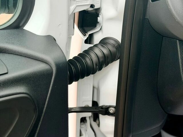 Белый Мерседес Sprinter, объемом двигателя 2.1 л и пробегом 356 тыс. км за 26500 $, фото 24 на Automoto.ua