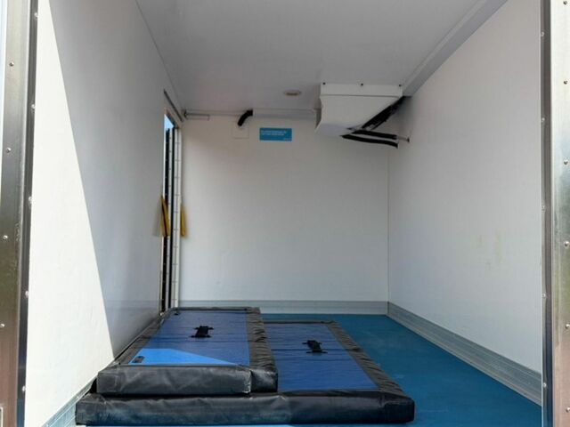 Белый Мерседес Sprinter, объемом двигателя 2.1 л и пробегом 399 тыс. км за 25500 $, фото 6 на Automoto.ua