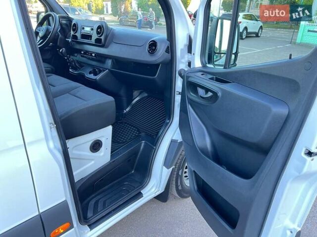 Белый Мерседес Sprinter, объемом двигателя 3 л и пробегом 279 тыс. км за 32999 $, фото 63 на Automoto.ua