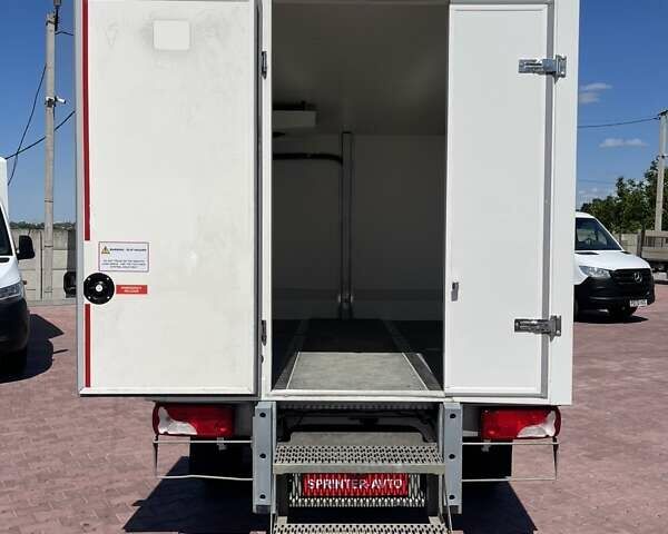 Белый Мерседес Sprinter, объемом двигателя 1.9 л и пробегом 226 тыс. км за 23850 $, фото 5 на Automoto.ua