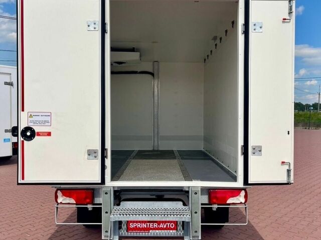 Белый Мерседес Sprinter, объемом двигателя 2 л и пробегом 215 тыс. км за 27300 $, фото 5 на Automoto.ua
