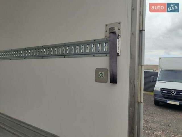 Белый Мерседес Sprinter, объемом двигателя 3 л и пробегом 341 тыс. км за 39700 $, фото 33 на Automoto.ua