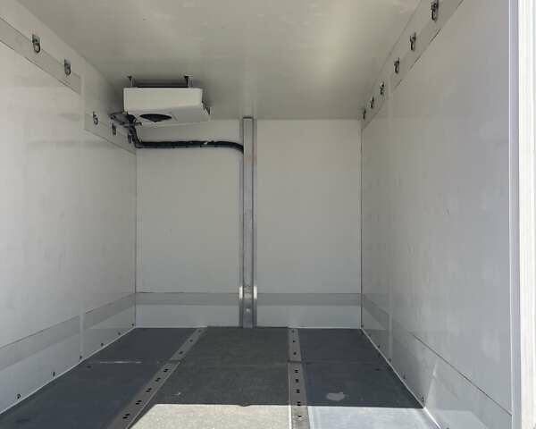 Белый Мерседес Sprinter, объемом двигателя 1.9 л и пробегом 226 тыс. км за 23850 $, фото 7 на Automoto.ua