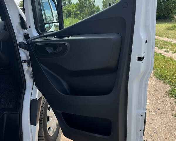 Белый Мерседес Sprinter, объемом двигателя 2.2 л и пробегом 210 тыс. км за 30800 $, фото 47 на Automoto.ua