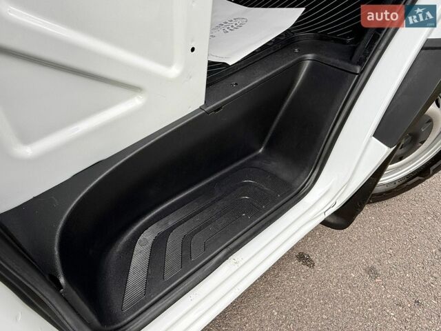 Белый Мерседес Sprinter, объемом двигателя 2.2 л и пробегом 315 тыс. км за 26200 $, фото 39 на Automoto.ua