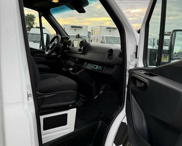 Белый Мерседес Sprinter, объемом двигателя 2.2 л и пробегом 229 тыс. км за 30650 $, фото 30 на Automoto.ua