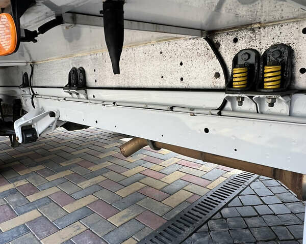 Белый Мерседес Sprinter, объемом двигателя 2.1 л и пробегом 275 тыс. км за 22500 $, фото 11 на Automoto.ua