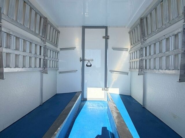 Белый Мерседес Sprinter, объемом двигателя 2.1 л и пробегом 253 тыс. км за 26500 $, фото 11 на Automoto.ua