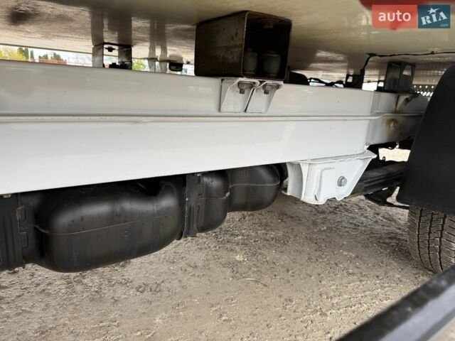 Белый Мерседес Sprinter, объемом двигателя 2.2 л и пробегом 242 тыс. км за 35800 $, фото 49 на Automoto.ua