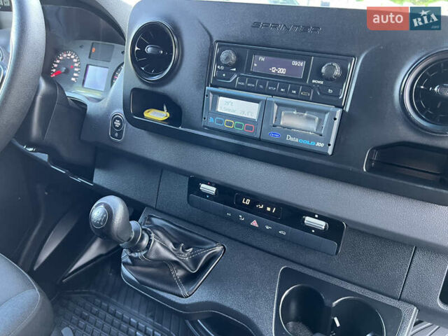 Белый Мерседес Sprinter, объемом двигателя 2.2 л и пробегом 273 тыс. км за 33500 $, фото 55 на Automoto.ua