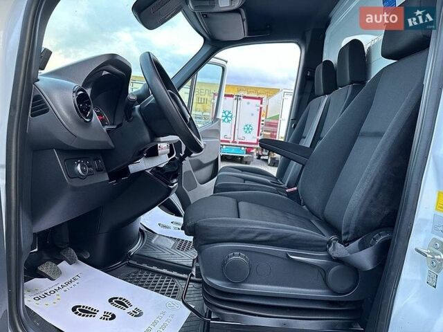 Белый Мерседес Sprinter, объемом двигателя 2.2 л и пробегом 142 тыс. км за 34900 $, фото 39 на Automoto.ua