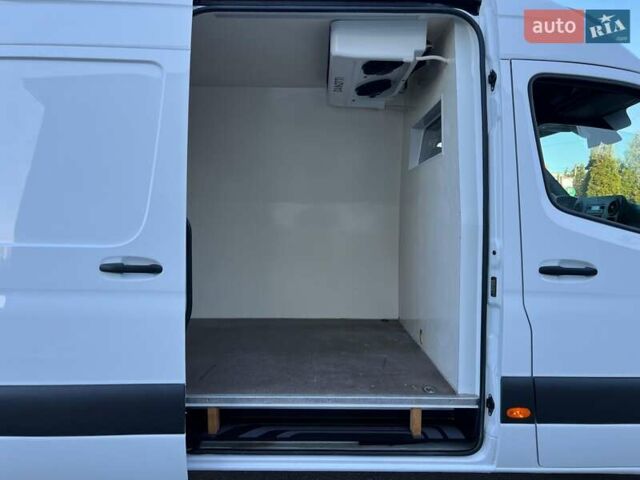 Белый Мерседес Sprinter, объемом двигателя 3 л и пробегом 279 тыс. км за 32999 $, фото 36 на Automoto.ua
