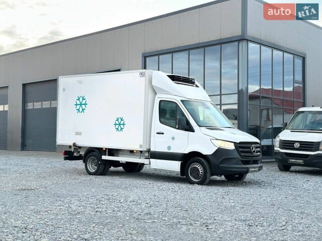 Белый Мерседес Sprinter, объемом двигателя 2.2 л и пробегом 142 тыс. км за 33900 $, фото 3 на Automoto.ua