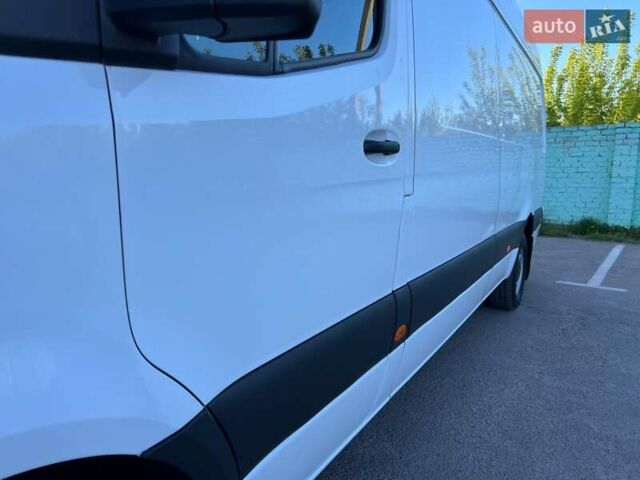 Белый Мерседес Sprinter, объемом двигателя 3 л и пробегом 279 тыс. км за 32999 $, фото 9 на Automoto.ua