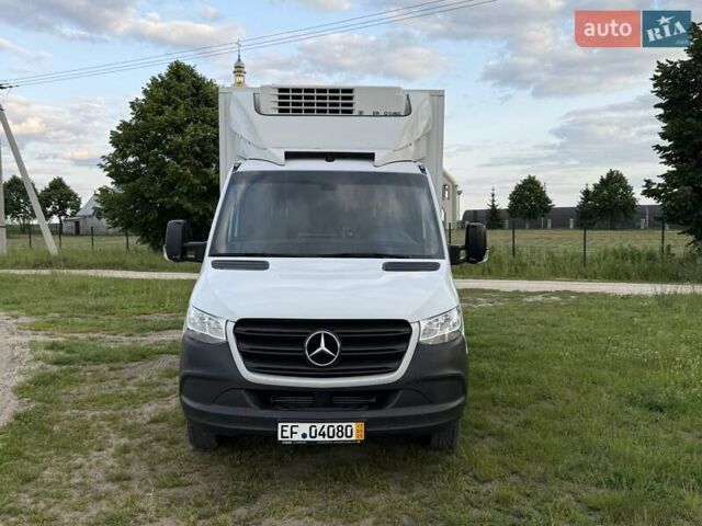 Белый Мерседес Sprinter, объемом двигателя 2.2 л и пробегом 229 тыс. км за 30650 $, фото 2 на Automoto.ua