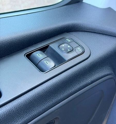 Белый Мерседес Sprinter, объемом двигателя 2.1 л и пробегом 399 тыс. км за 25500 $, фото 24 на Automoto.ua