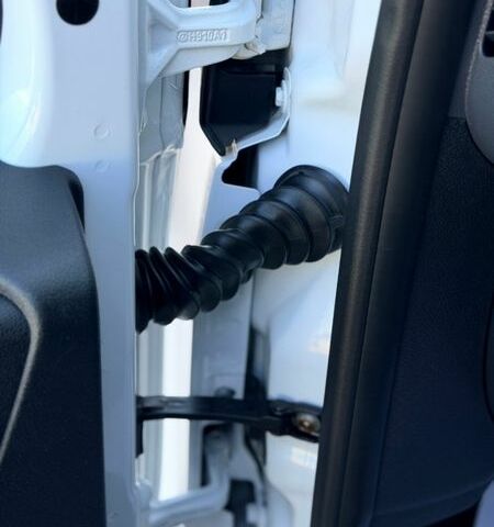 Белый Мерседес Sprinter, объемом двигателя 2.1 л и пробегом 399 тыс. км за 25500 $, фото 23 на Automoto.ua