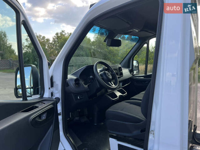 Белый Мерседес Sprinter, объемом двигателя 2.1 л и пробегом 275 тыс. км за 22700 $, фото 11 на Automoto.ua