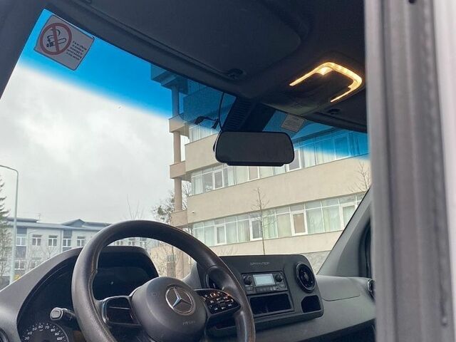 Белый Мерседес Sprinter, объемом двигателя 2.1 л и пробегом 270 тыс. км за 22100 $, фото 2 на Automoto.ua