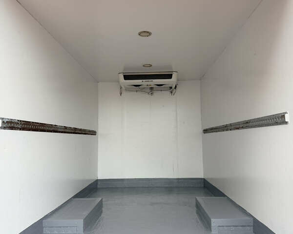 Белый Мерседес Sprinter, объемом двигателя 2.1 л и пробегом 283 тыс. км за 29300 $, фото 7 на Automoto.ua