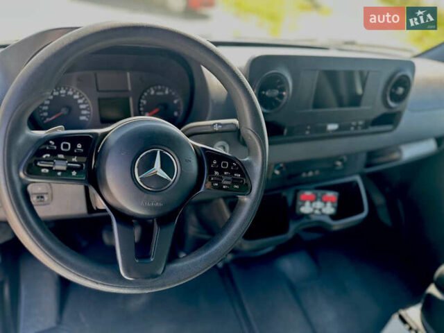 Белый Мерседес Sprinter, объемом двигателя 2.2 л и пробегом 225 тыс. км за 26165 $, фото 11 на Automoto.ua