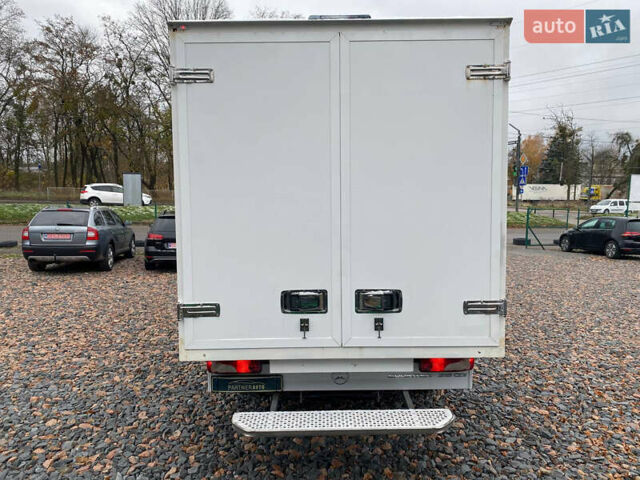 Белый Мерседес Sprinter, объемом двигателя 2.2 л и пробегом 211 тыс. км за 27000 $, фото 8 на Automoto.ua