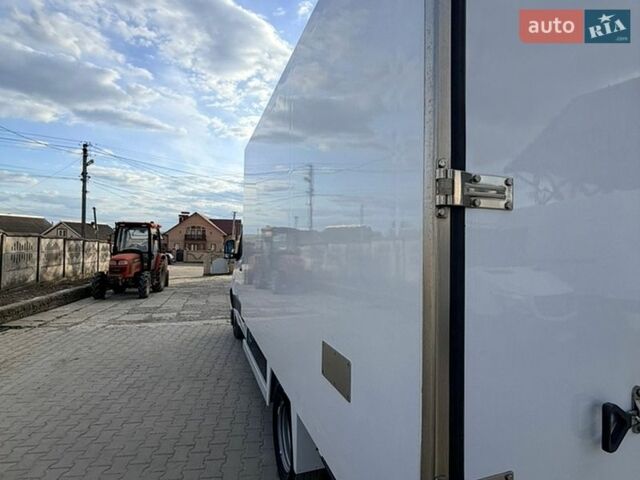 Белый Мерседес Sprinter, объемом двигателя 2.2 л и пробегом 299 тыс. км за 31809 $, фото 9 на Automoto.ua