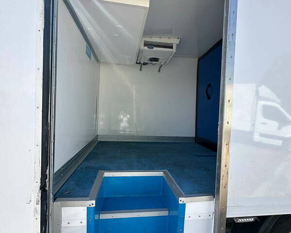 Белый Мерседес Sprinter, объемом двигателя 2.2 л и пробегом 225 тыс. км за 26165 $, фото 8 на Automoto.ua