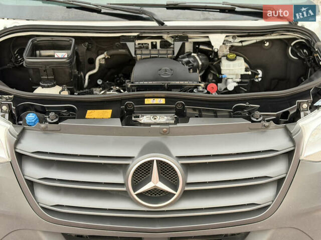 Белый Мерседес Sprinter, объемом двигателя 2 л и пробегом 342 тыс. км за 28850 $, фото 18 на Automoto.ua
