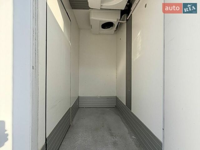Белый Мерседес Sprinter, объемом двигателя 2.2 л и пробегом 299 тыс. км за 31809 $, фото 12 на Automoto.ua