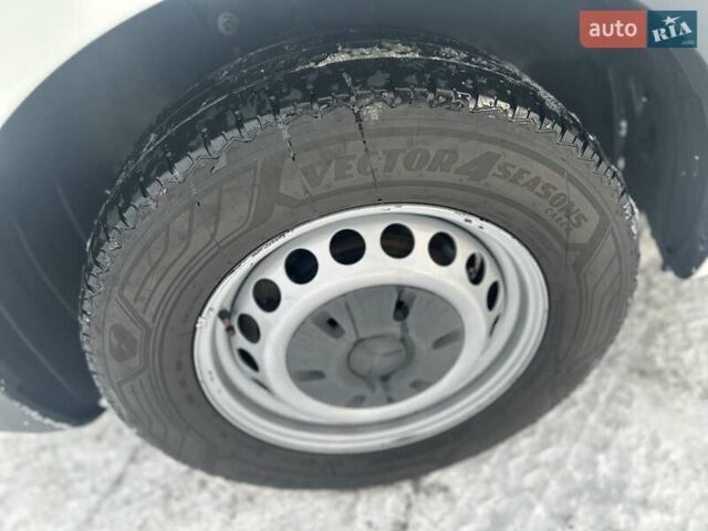 Белый Мерседес Sprinter, объемом двигателя 2.2 л и пробегом 111 тыс. км за 32950 $, фото 28 на Automoto.ua