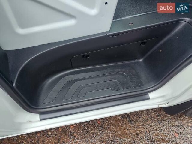 Білий Мерседес Sprinter, об'ємом двигуна 2.1 л та пробігом 300 тис. км за 29300 $, фото 27 на Automoto.ua