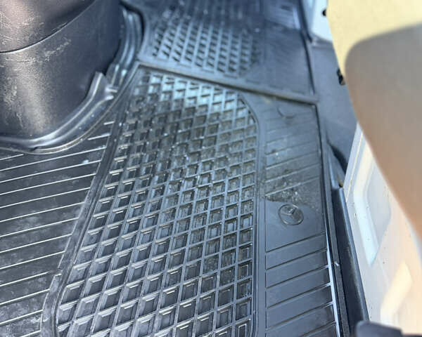 Белый Мерседес Sprinter, объемом двигателя 2.1 л и пробегом 269 тыс. км за 25500 $, фото 36 на Automoto.ua