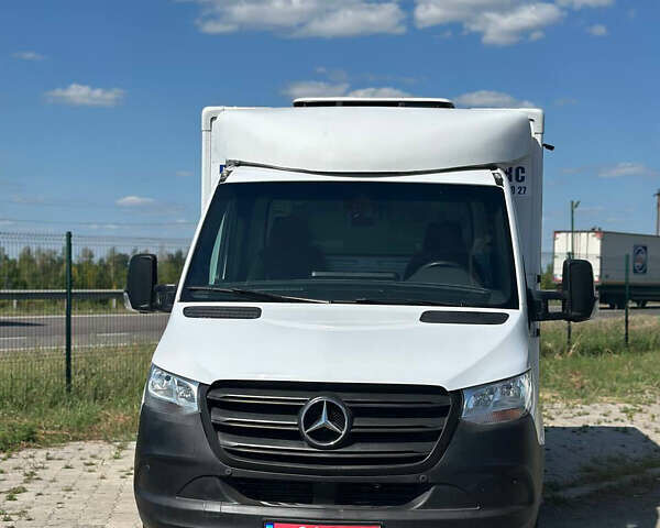 Белый Мерседес Sprinter, объемом двигателя 2.2 л и пробегом 225 тыс. км за 26165 $, фото 2 на Automoto.ua