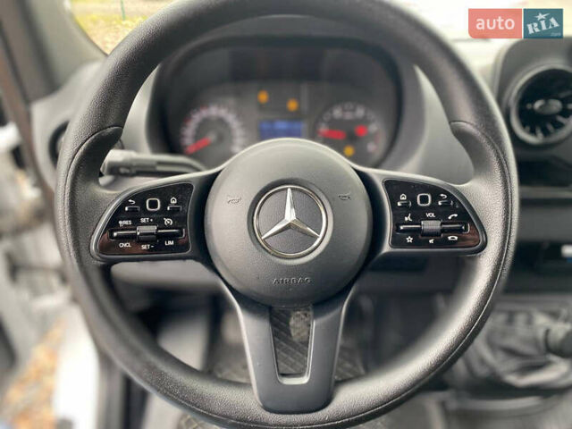 Белый Мерседес Sprinter, объемом двигателя 2.2 л и пробегом 211 тыс. км за 27000 $, фото 17 на Automoto.ua